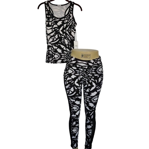 S-M‎ Size Women Active Set of Leggings Tank Black White Top and Legging Set - Picture 2 of 9
